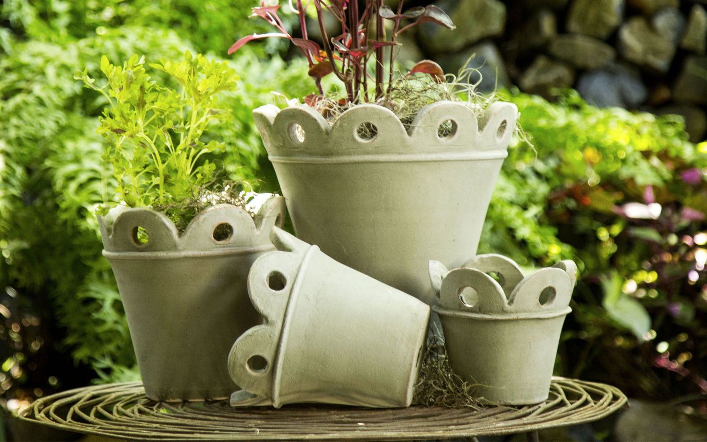 COURT PENDU IN GREY MOSS SHOWING ALL 4 SIZES