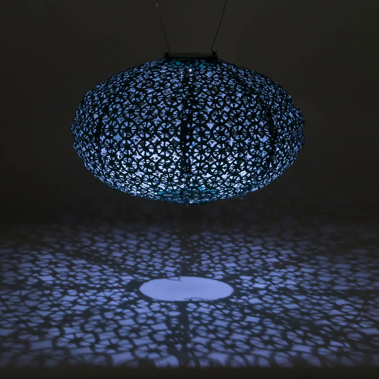 Image of the Stella Wagon Wheel Lantern's pattern at night.