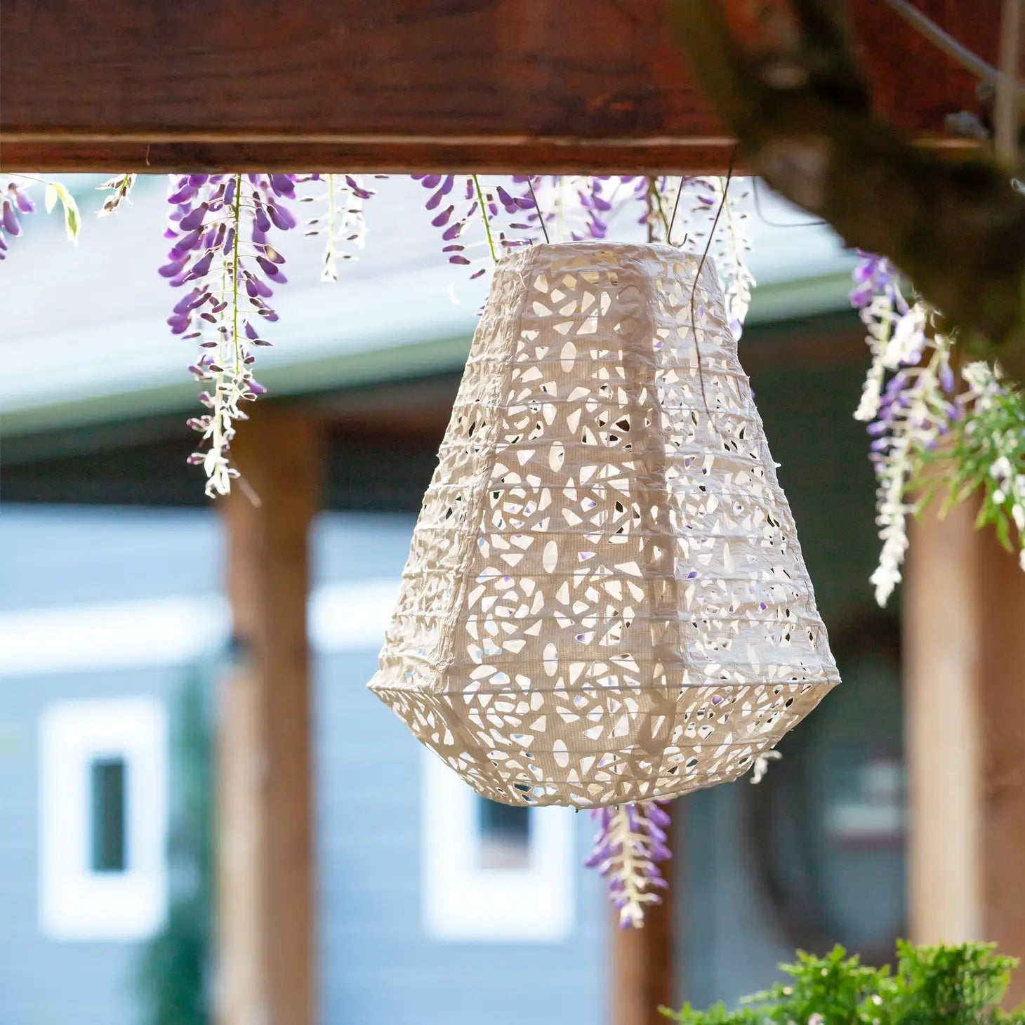 A image of the Solar lantern during the daylight.