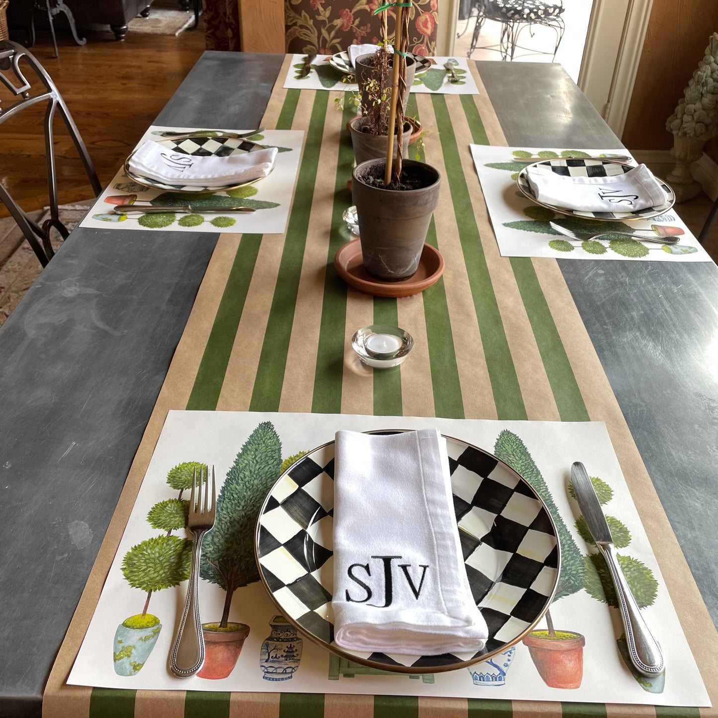 This how I set a table using the Topiary Garden products.