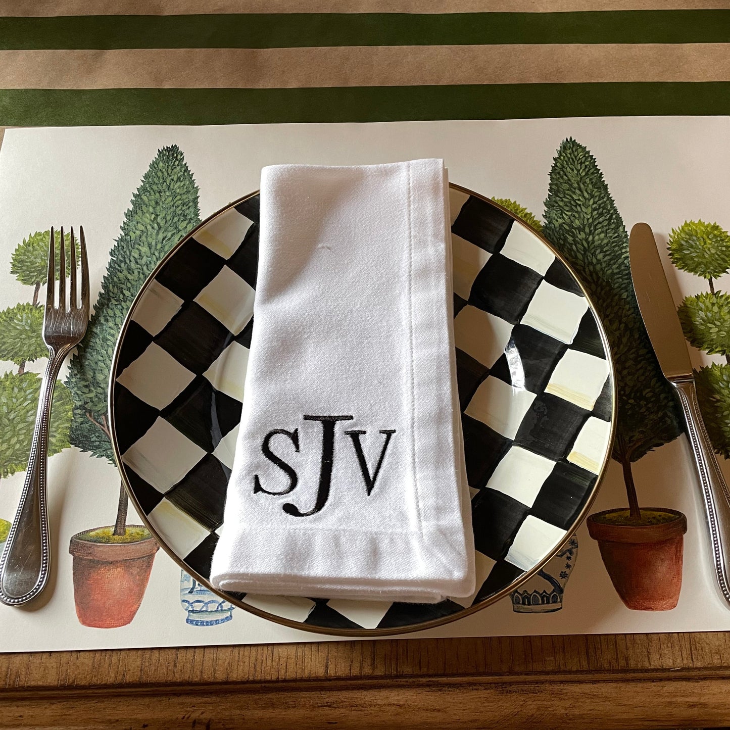 I set the table using the Topiary Garden placemat and green striped table runner usine my McKenzie plates and white monogrammed napkins, Very fun place setting.