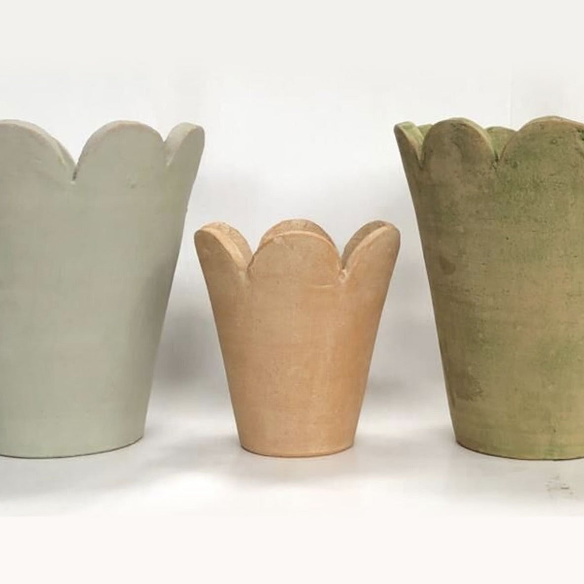 Surrey Pots showing the 3 colors it comes in, Grey Moss, Natural and Verde Natural