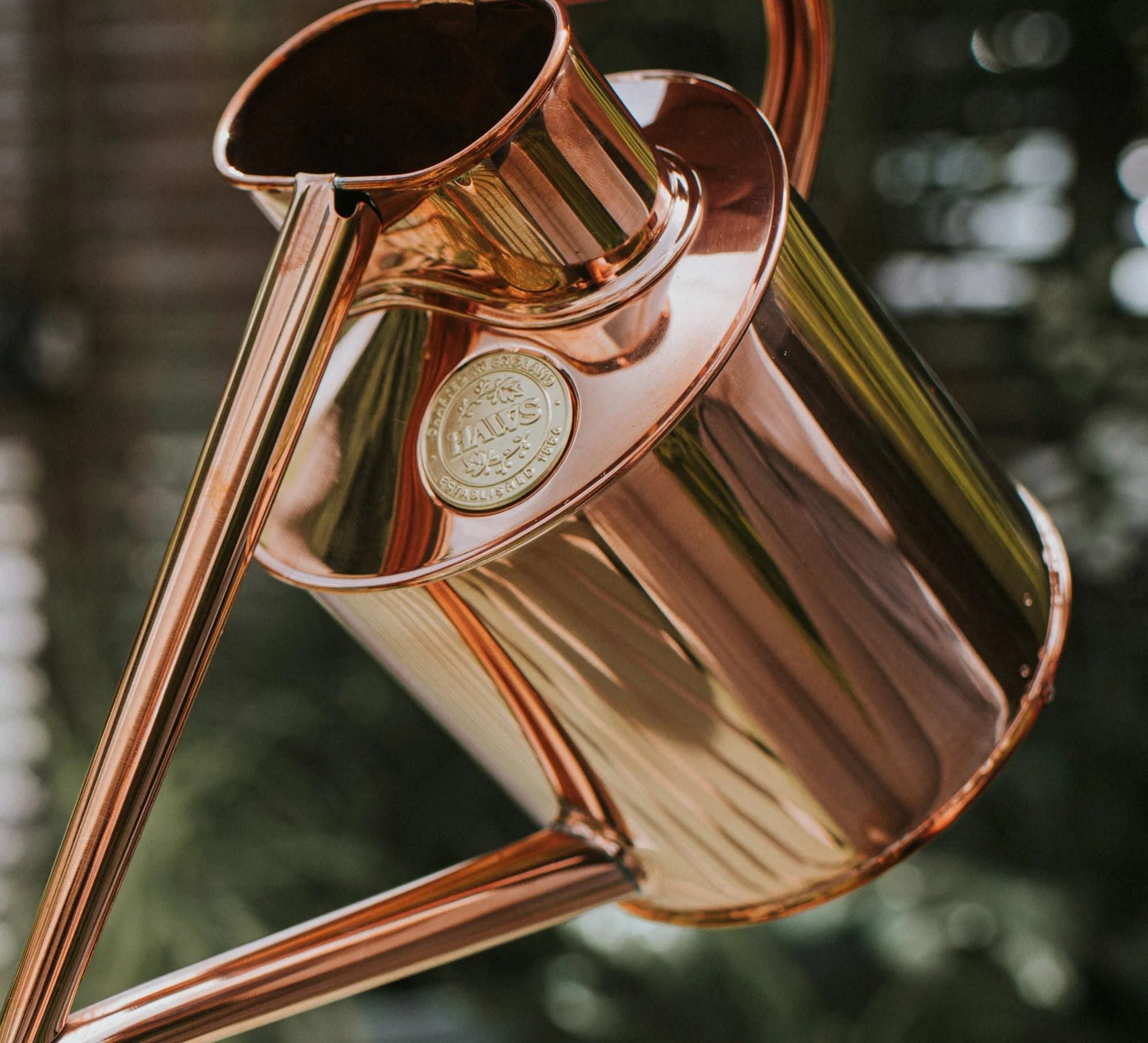 Haws Rowley Ripple Watering Can - 2 Pint Copper close up picture