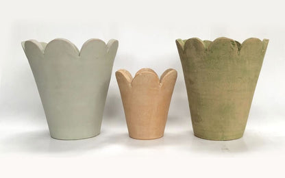 Surrey pottery showing all three colors and different sizes