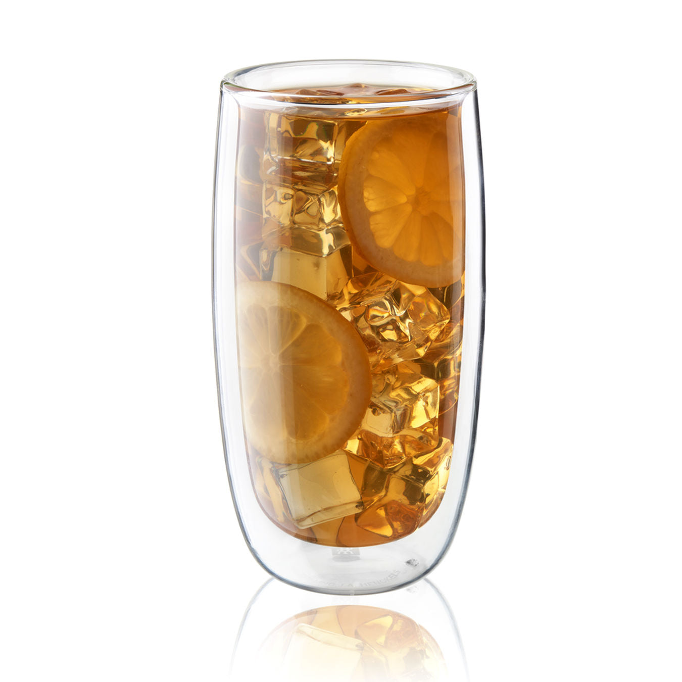 A photograph of the Zwilling Sorrento Doubled walled 16oz Beverage Glass filled with ice tea and lemon slices and ice